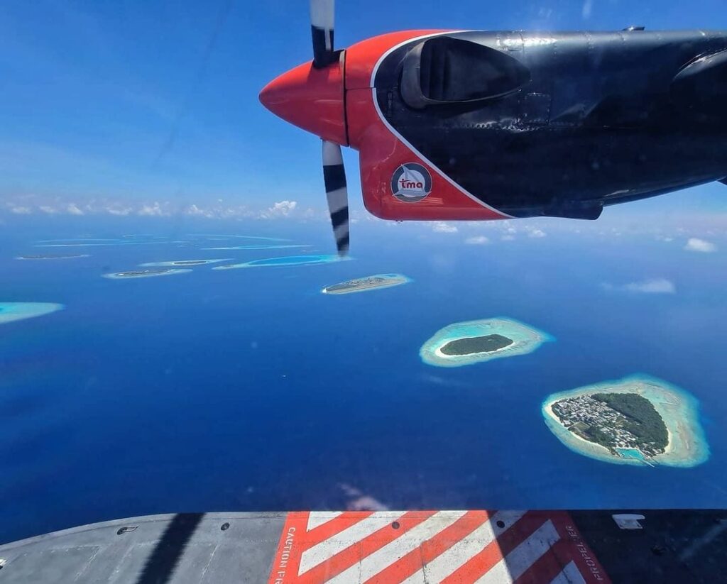 Vistas desde un hidroavión de Trans Maldivian en Maldivas